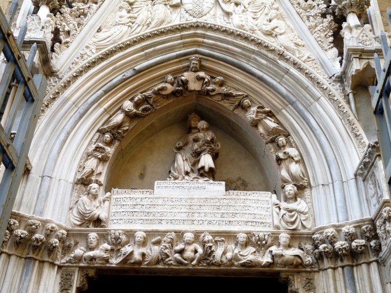 ''Cappella Pappacoda, particolare del portale di Baboccio da Piperno, 1415'' - Napoli