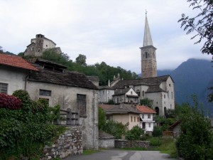 Chiesa parrocchiale e Madonna della guardia..due tra le tante belle chiese di Ornavasso