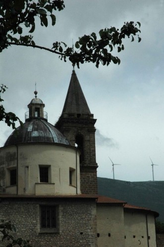 Cocullo - Campanile e cupola della chiesa di cocullo