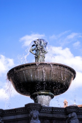 Perugia - Particolare della "FONTANA MAGGIORE" -piazza IV Novembre Perugia - Particolare della "FONTANA MAGGIORE" -piazza IV Novembre