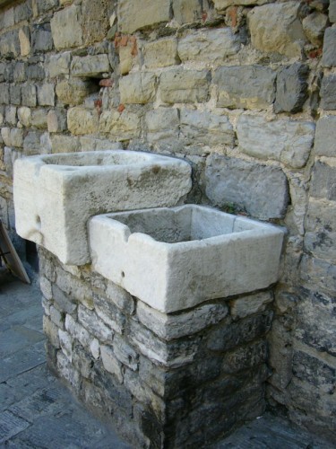 Portovenere - due cubi, una fontana