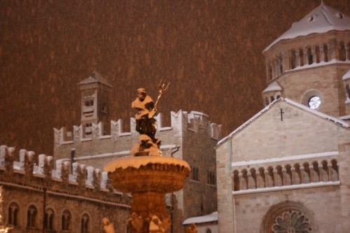 Trento - Il complesso del Duomo di Trento, particolare con nevicata