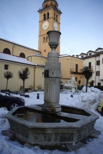 Peveragno - Fontana in primo piano