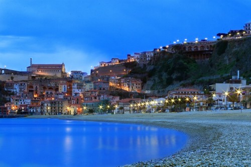 Scilla - Vista dalla spiaggia Scilla - Vista dalla spiaggia