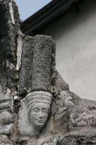 In ricordo - Resti di chiesa dal terremoto 1976 - particolare