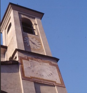 Il campanile segna il tempo per pregare e il tempo per sognare