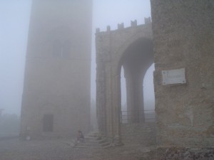 Chiesa nella nebbia