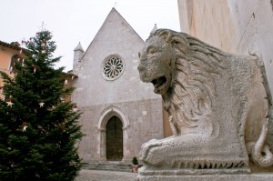Il Leone e la Chiesa della Collegiata di Santa Maria di Visso - MC -