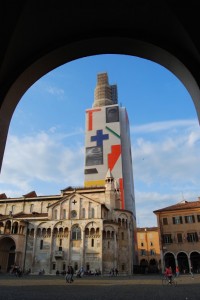 La ghirlandina con il vestito a colori