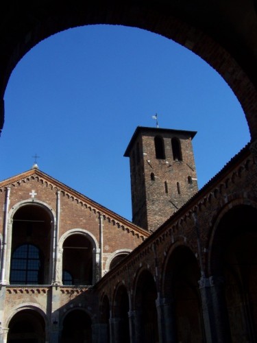 Milano - sant'ambrogio-chiesa e campanile