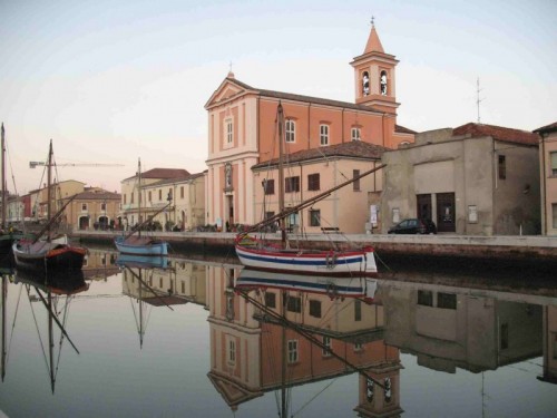 Cesenatico - La parrocchiale sul porto canale Cesenatico - La parrocchiale sul porto canale