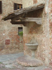Un’antica fontana a Certaldo