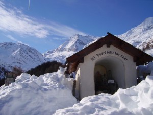 La cappella nella candida neve