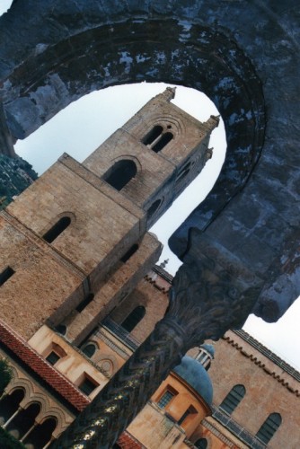 Monreale - Campanile della cattedrale di Monreale Monreale - Campanile della cattedrale di Monreale