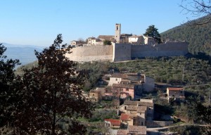 Il castello e la chiesa di San Donato