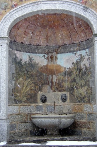 Civiasco - fontana con affreschi
