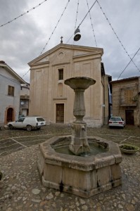 Chiesa e fontana