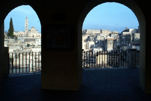 Matera - La Cattedrale nei "Sassi Baresani" vista dalla piazza