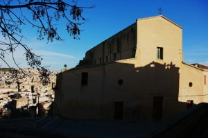 l’ombra dell’immacolatella sulla chiesa madre