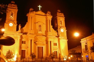 Ai piedi della Chiesa Madre di Terrasini