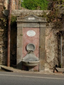 “Sitientes venite ad aquas” fontana del AD MDCCCI (1801) sita in Bagnara Calabra (RC)