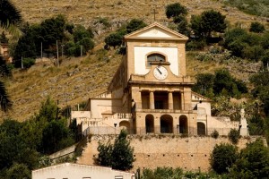 Di  fronte al Duomo di Monreale