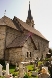 la chiesa e il cimitero