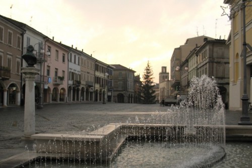 Suzzara - il busto, l`albero e la stella