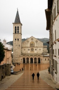 Duomo di Spoleto con una spolverata di neve