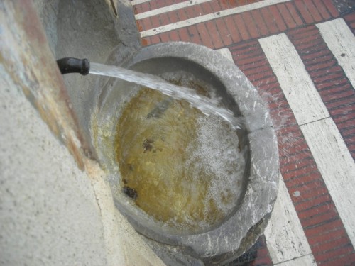 Itala - Fonte Comunale - Getto dell'acqua