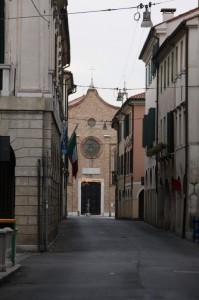 in fondo alla strada