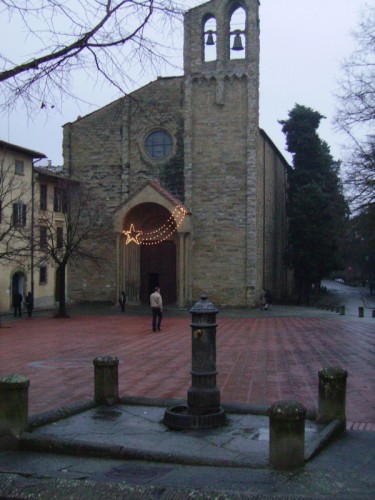 Arezzo - chiesa e fontana a spasso per arezzo il primo dell'anno Arezzo - chiesa e fontana a spasso per arezzo il primo dell'anno