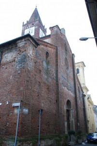 San Martino e San Sebastiano con  un campanile romanico