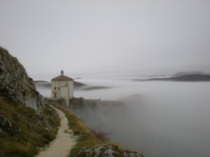 Nebbia tra i monti