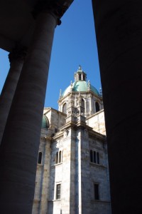 Scorcio Duomo di Como dal colonnato