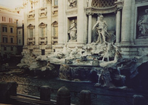Roma - Fontana di Trevi la mattina presto
