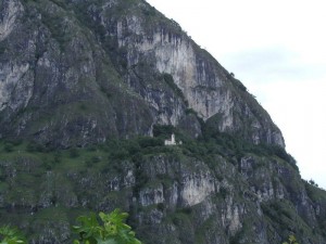 Chiesetta sul roccione.