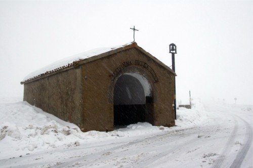 Norcia - Chiesa della Madonna della icona sotto una tempesta di neve