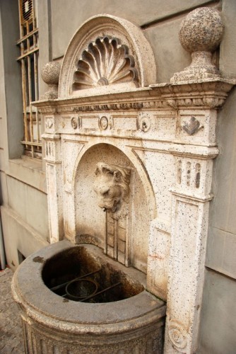 Appiano Gentile - Fontana adiacente Chiesa di S.Maria