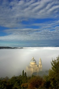 San Biagio nel mare di nebbia