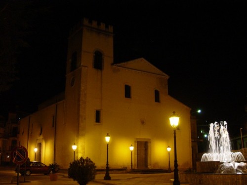 Gualtieri Sicaminò - Il Duomo di notte.