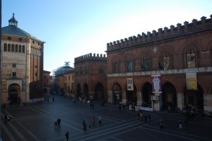 Cremona - Piazza Duomo con battistero