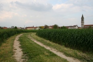 La Chiesa? Subito dopo la curva…