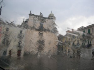 San Francesco sotto la pioggia