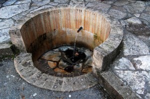 Fontana Edicola Monte Quiesa (Lucca)