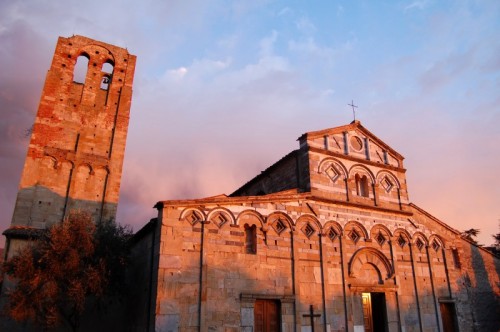 Calci - La Chiesa di Calci Calci - La Chiesa di Calci