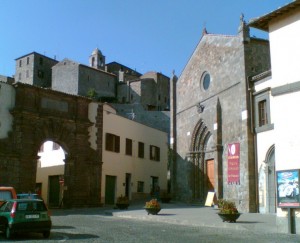San Francesco e la porta d’accesso al borgo
