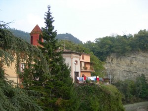 L’oratorio a picco sul fiume