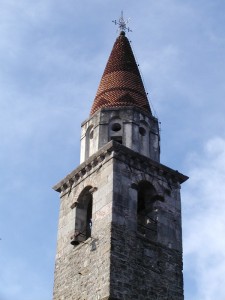 quel campanile a forma di pigna…