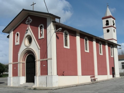 Campli - Chiesa parrocchiale di Villa Camera